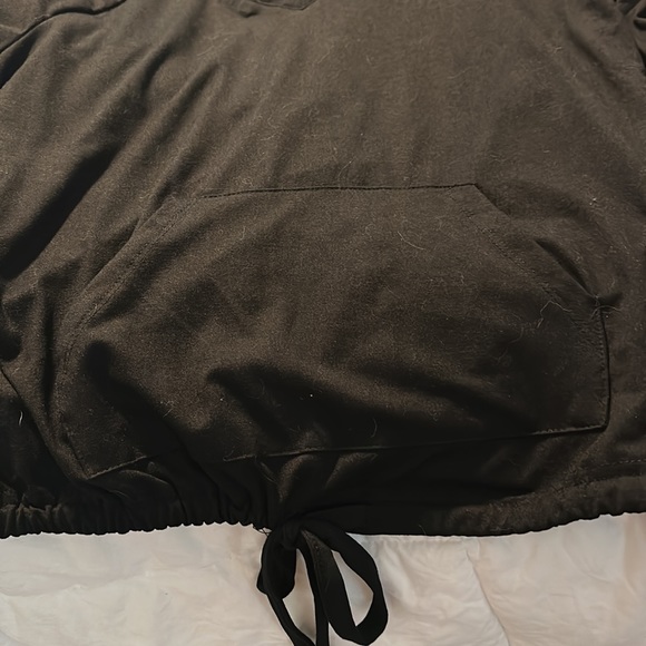 no boundaries black hoodie with detail at neck and white stripes on sleeves - Picture 10 of 13